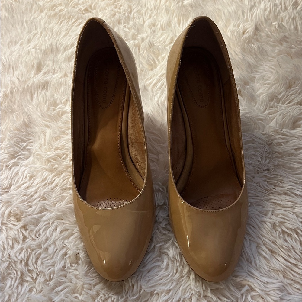 Corso Como Beige Patent Leather Pumps